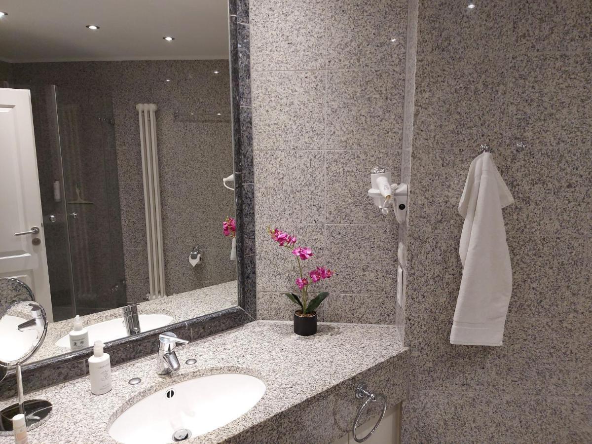 Komfort Mit 1 Schlafzimmer Und Balkon Im Dachgeschoss 270 Apartment
